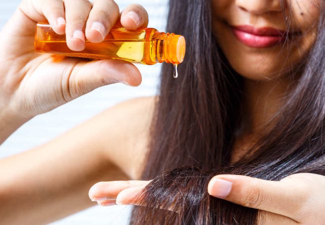 Would you like to know how to apply oil to your hair? We will guide you!